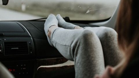 Puchnięcie nóg w podróży